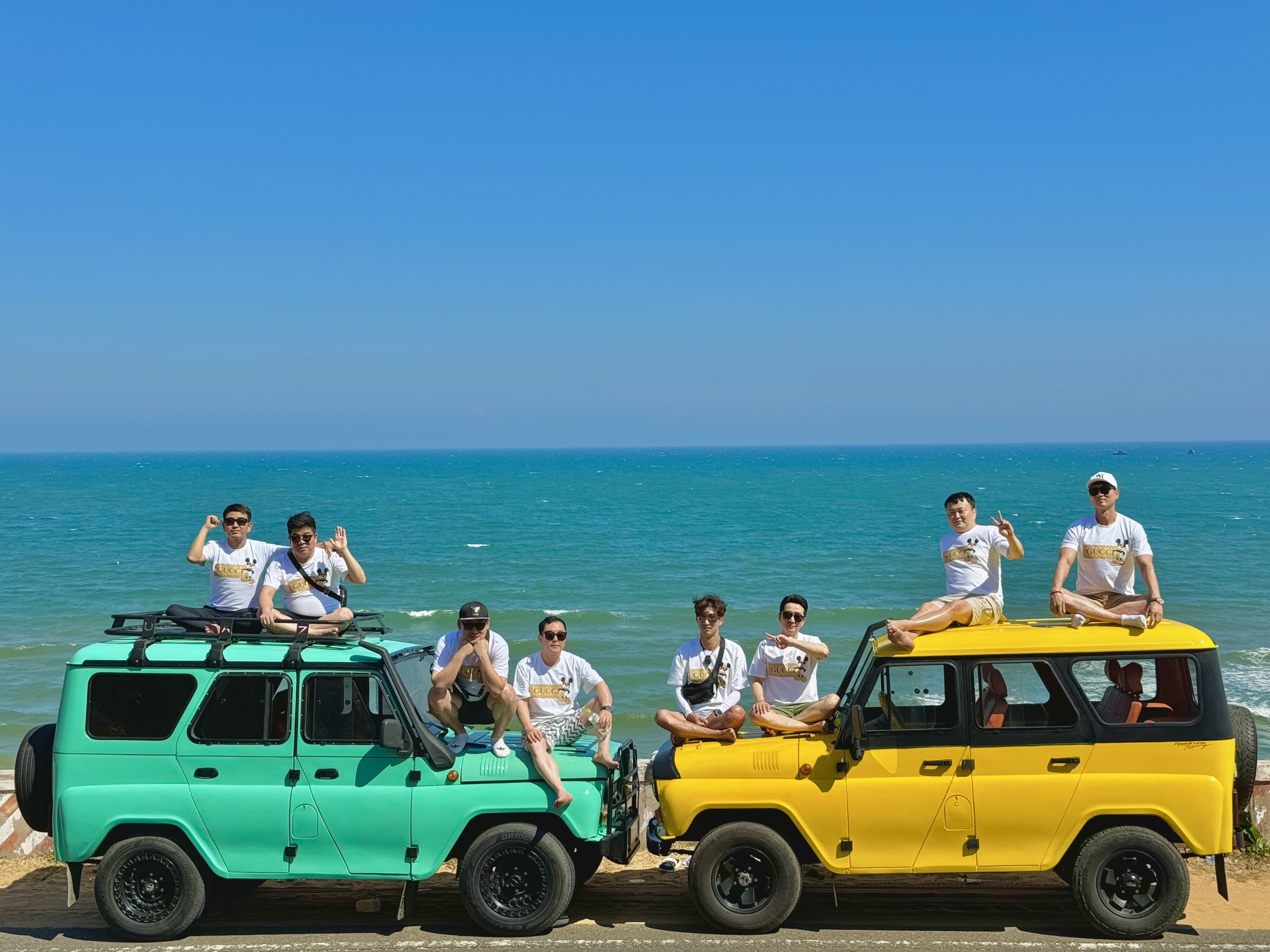 Jeep tour bên cung đường biển