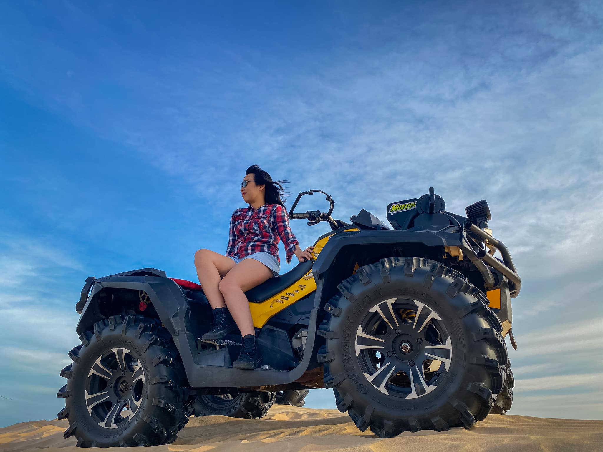 Xe moto ATV trên đồi cát Mũi Né